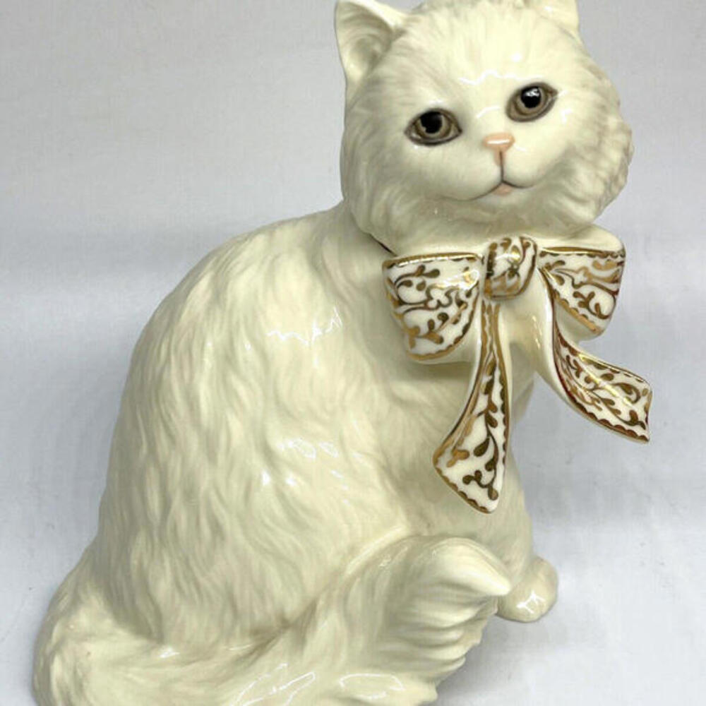 Sitting Pretty Porcelain Cat Figurine 24KT Gold Accented Bow Retired LENOX